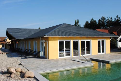 Swimming pool, Spreewaldhof Romantik - Hotel Garni in Neu Zauche