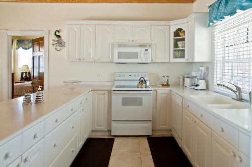 Three-Bedroom House image 7