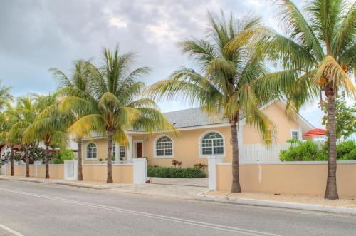 Three-Bedroom House image 4