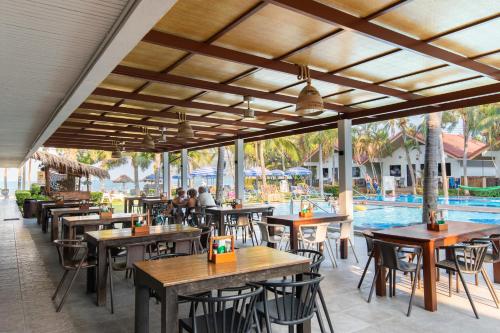 Restaurant, Dolphin Bay Beach Resort in Prachuap Khiri Khan