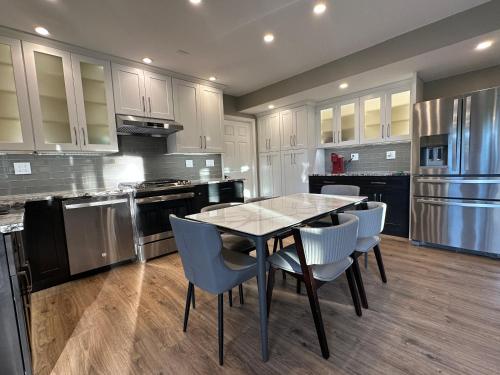 Konyha, Entire Private Garden-Level Retreat in Algonquin Acres