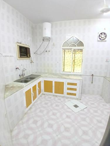 keuken, Urban Caravanserai - Guest House in Sohar