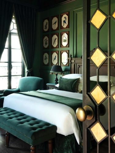room detail thumbnail 2