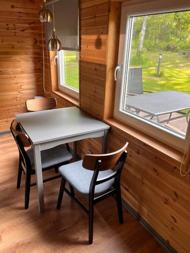 Katase Tiny House, Secluded Beachfront Cabin on Lake Peipus in Kauksi