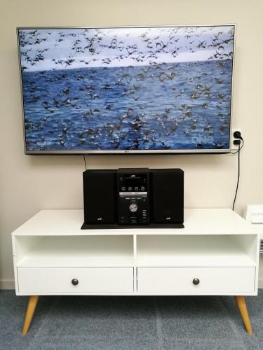 One-Bedroom Apartment image 6