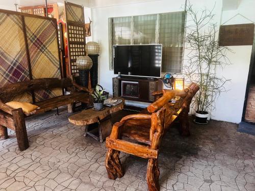 Anton & Isabel HomeStay Bangued in Bangued