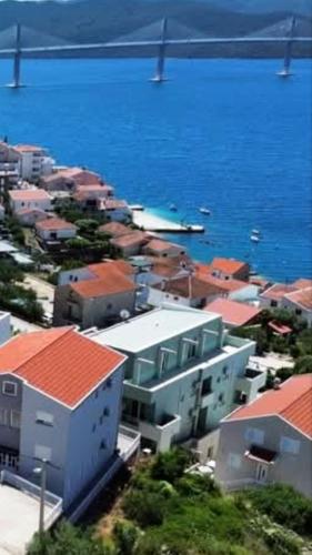 Apartment 4 enjoy in โคมาร์นา