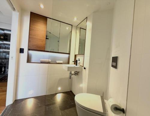 Two-Bedroom Apartment with City View image 1