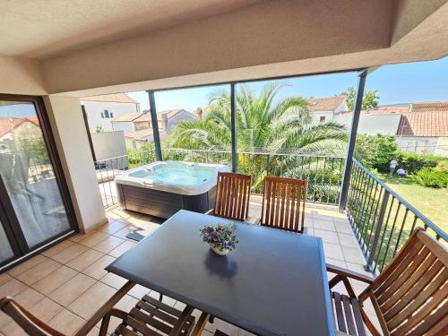 DAMIR - apartment with Jacuzzi, Crikvenica (Foto 2)