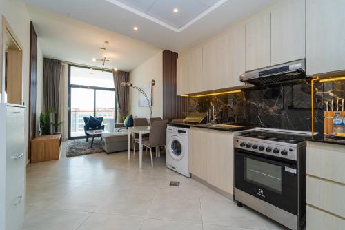 Luxury Stay in Central Dubai with Pool, Gym & Views, Dubaj (zdjęcie 4)