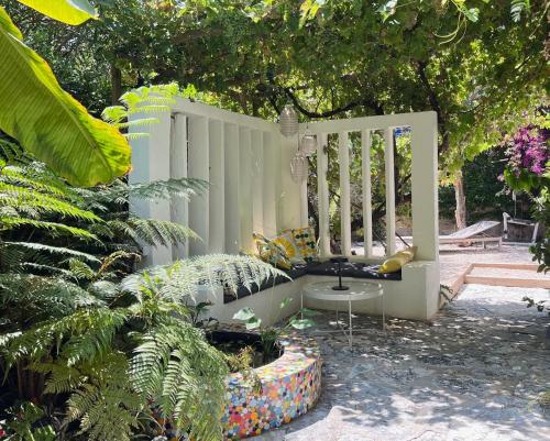 Magical Villa with Secluded Garden - Beach, Port & Centre gîte à louer Golfe-Juan