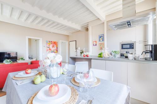The White Penthouse - image 4