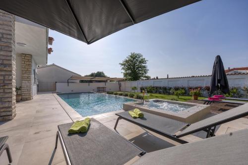Villa Irena with Private Pool in Porec - image 2