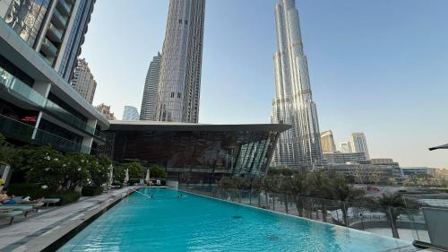 SkyHigh Luxury 2BR Burj View Private Hot Tub Walk to DubaiMall, Dubaj (fotografie 8)