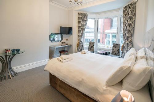 King Room image 5