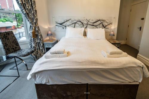 King Room image 6