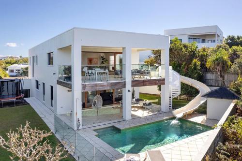 ULTIMATE NOOSA Six Bedroom Luxury with WATERSLIDE! – khách sạn tại Sunshine Beach