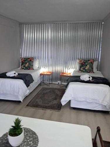 2 twin beds