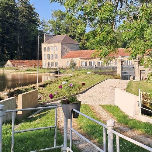 Loge de la Saire in Theville
