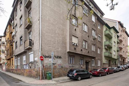 Central - Cozy - Colourful - image 9