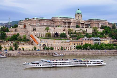 Central - Cozy - Colourful, Budapest (photo 9)