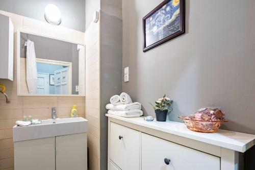 Central - Cozy - Colourful - image 12