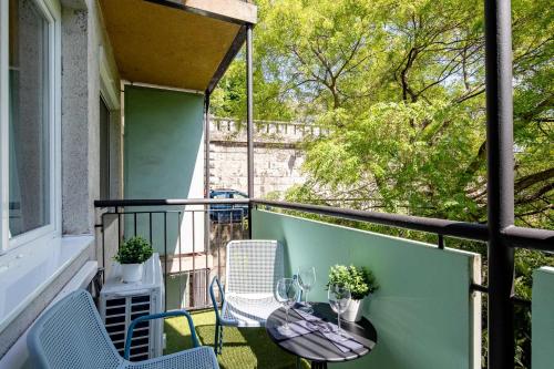 Central - Balcony - Comfy - Green - image 11