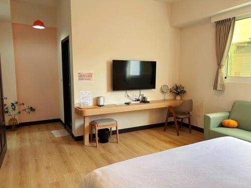 Deluxe Double Room image 7