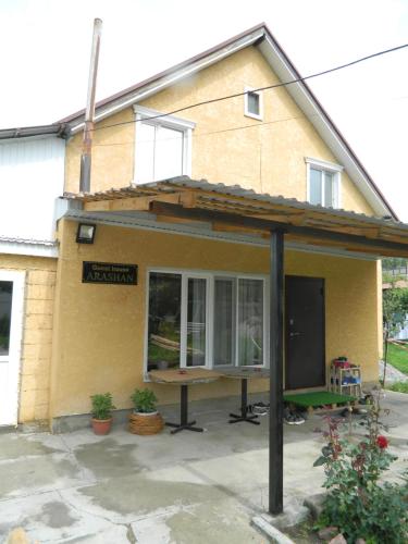 Vista exterior, Arashan Guest house in Teploklyuchenka