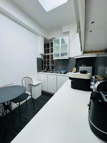 Beautiful 2 Bedrooms apartment central London, Londres (photo 8)