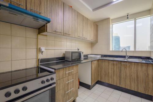 Cozy 6-Bed Female Dorm | Private Bathroom - image 7