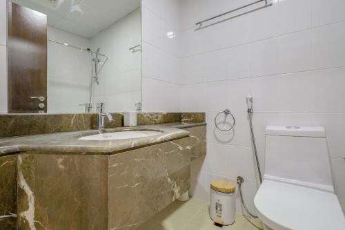 Cozy 6-Bed Female Dorm | Private Bathroom - image 14