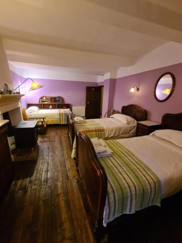 3 twin beds