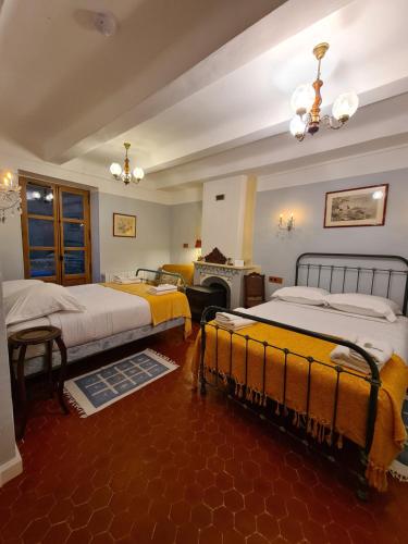 2 double beds