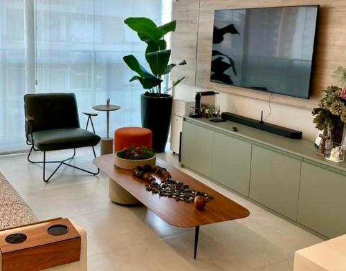 Lindo apartamento de 2 quartos no coração do Jardins, São Paulo