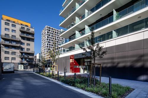 Balcony - Modern - Very Comfy - image 2