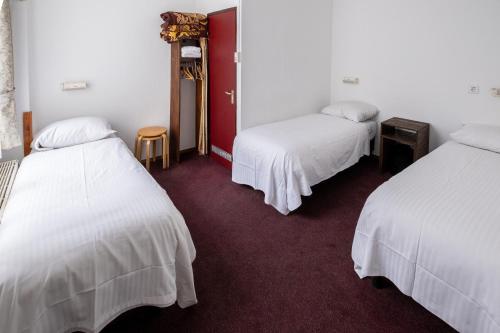Basic Triple Room image 4