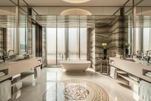 Four Seasons Hotel Dubai International Financial Centre - image 4