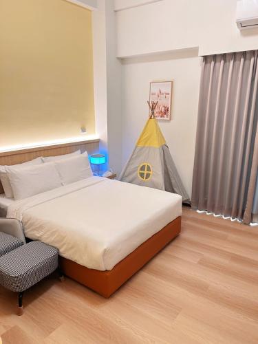 Double Room with Terrace image 6
