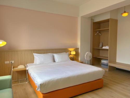 Deluxe Double Room image 3