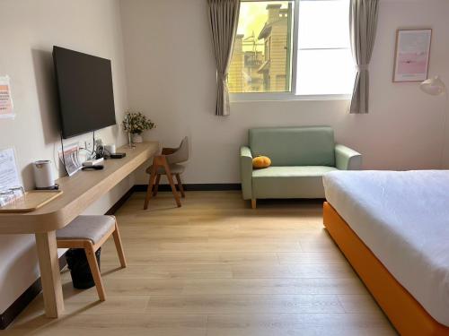 Deluxe Double Room image 2