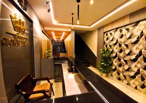 New Crown Palace Hotel - image 13
