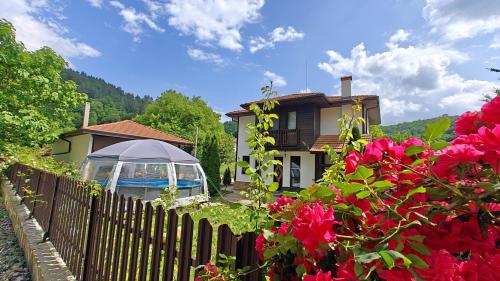 Къщи за гости Тепавица - Pool & Coworking – khách sạn tại Tryavna Town