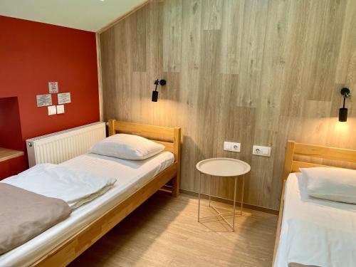 Twin Room image 4