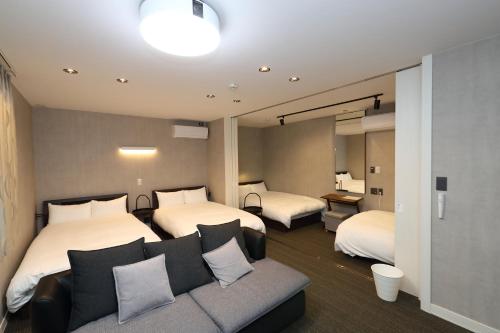 White Crystal RoomB