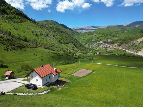 Tišina Bjelašnice (Tisina Bjelasnice) in Umoljani