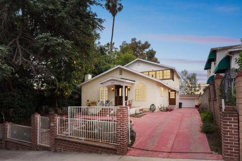Russell House Near Hollywood & Griffith Park, Los Angeles
