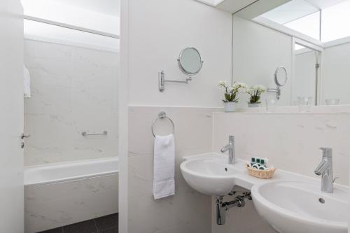 Twin room, lake view