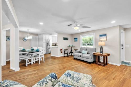 Lazy Pelican – Holmes Beach, FL