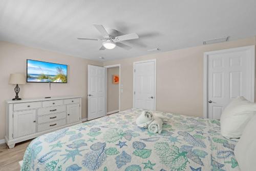 Lazy Pelican – Holmes Beach, FL